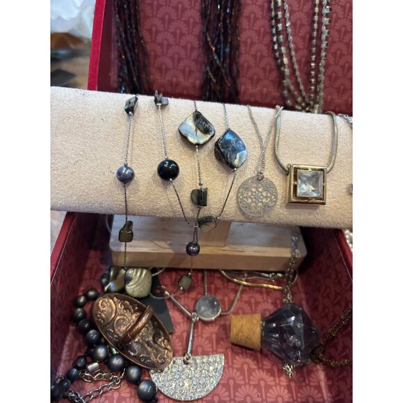 Decorative Red Jewelry Box With Assorted Costume Jewelry & Display Window - Picture 11 of 16